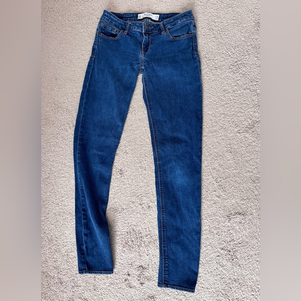 Abercrombie & Fitch Jegging Jeans Size 2R great condition